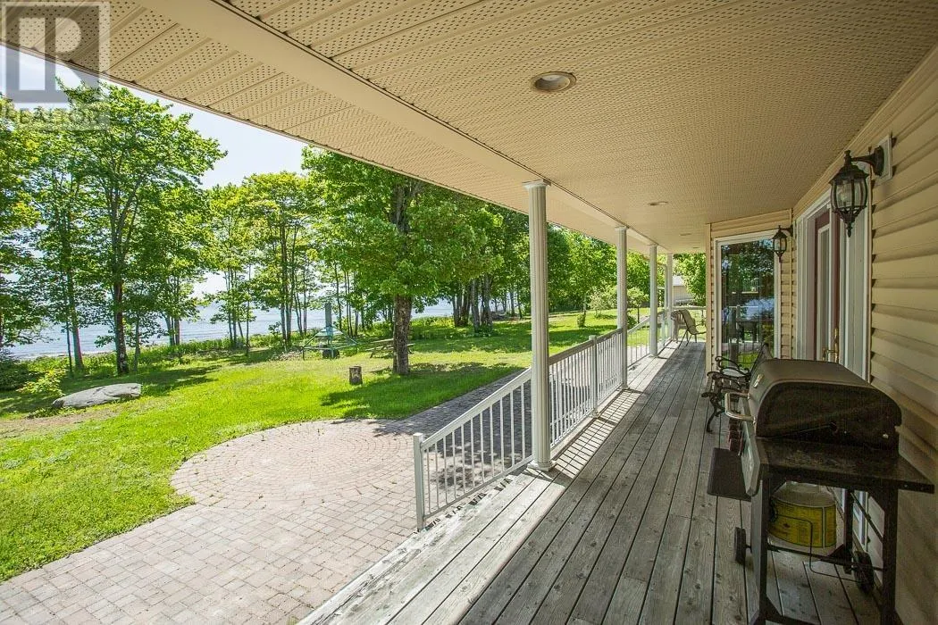 21 Lighthouse Point DR