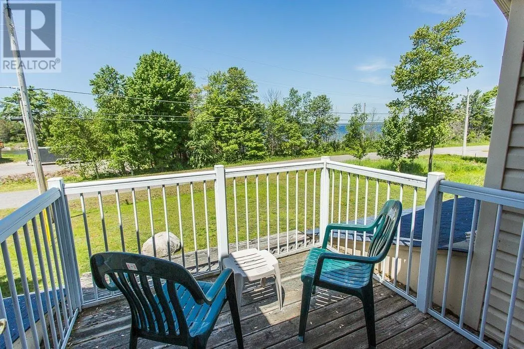 21 Lighthouse Point DR