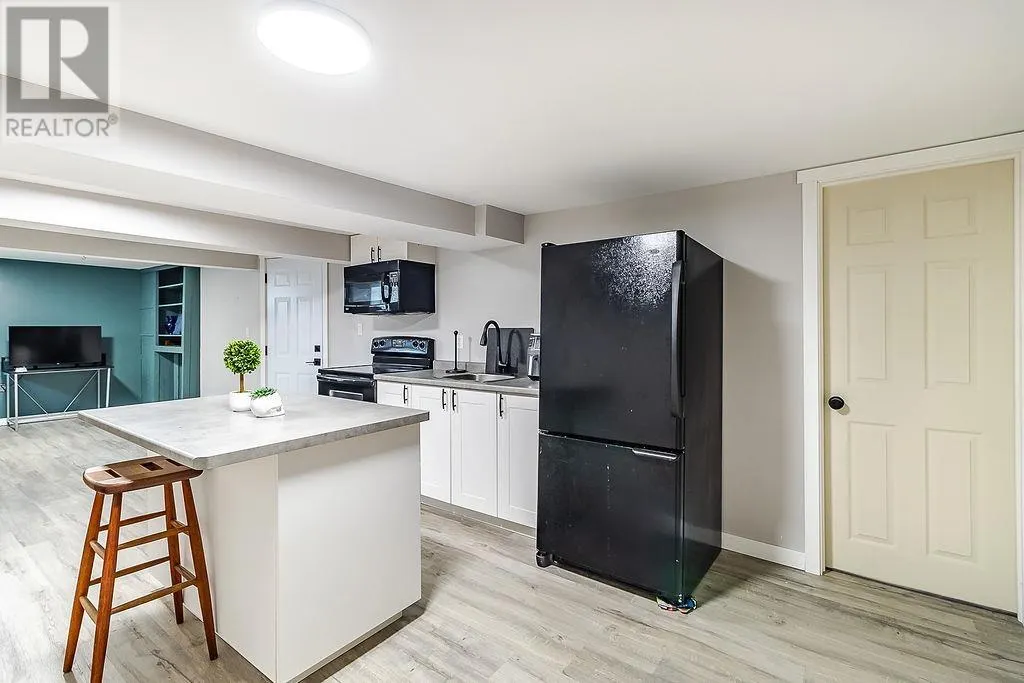 50 Fairview AVE