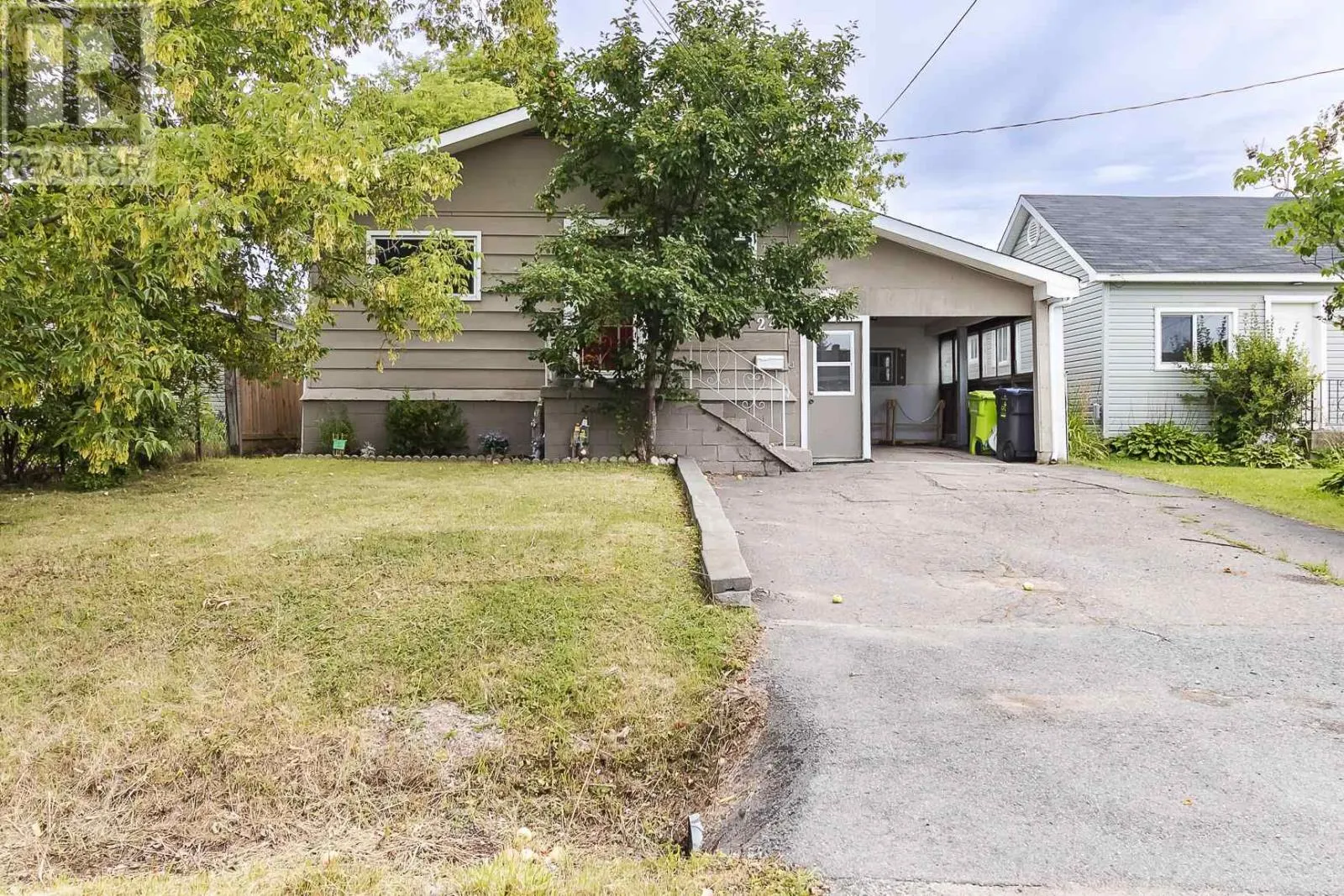 22 Lloyd ST