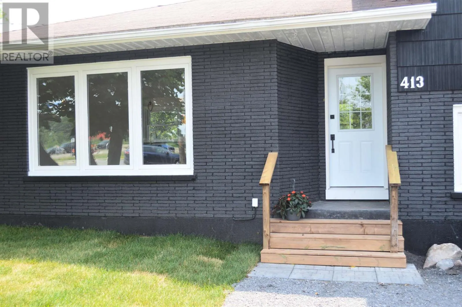 413 Northern AVE