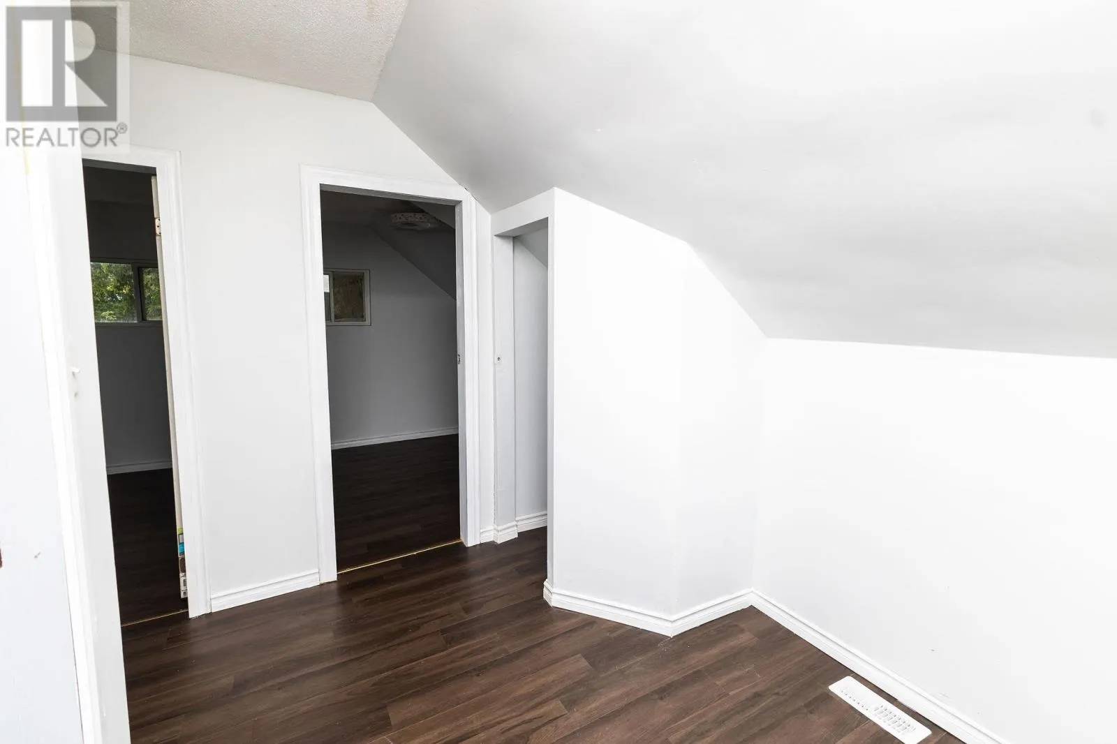 55 Grosvenor AVE