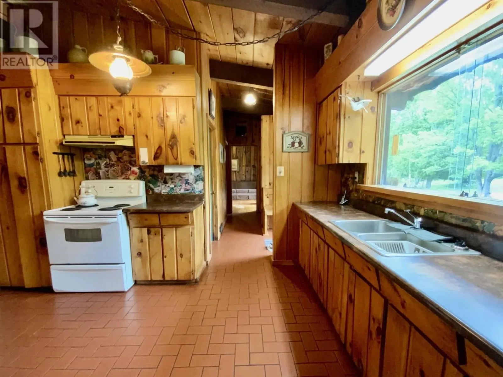82 Lumber LN