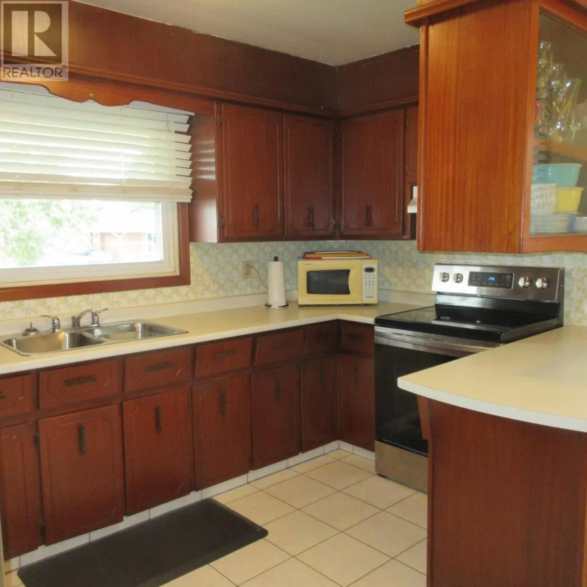 653 Farwell TER