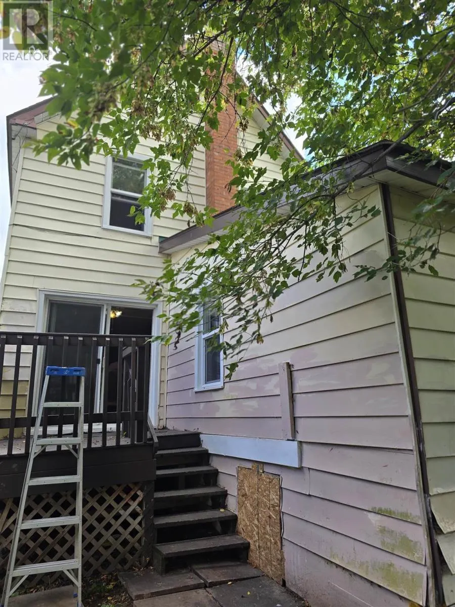 521 Bush ST