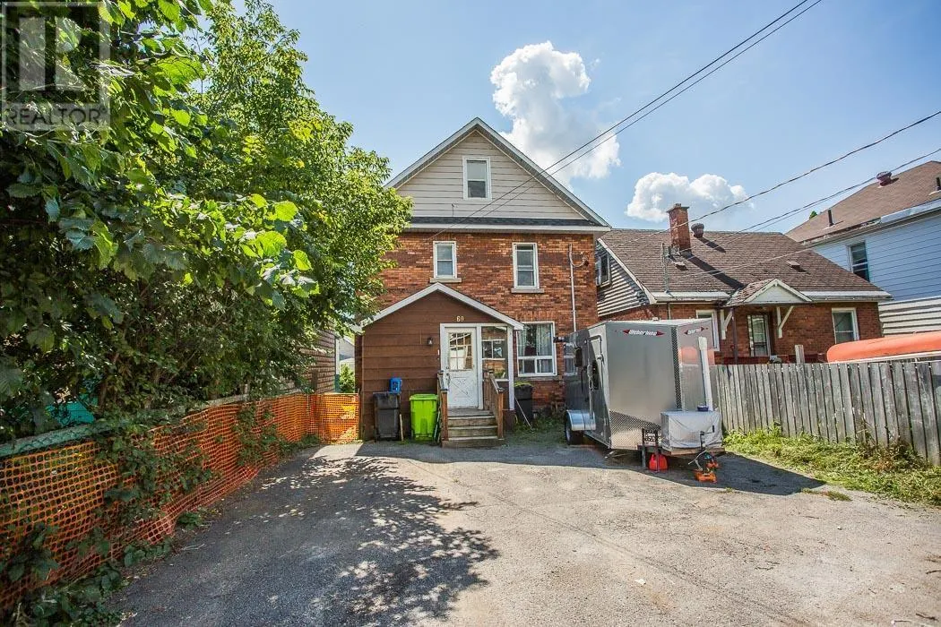 60 Cathcart ST