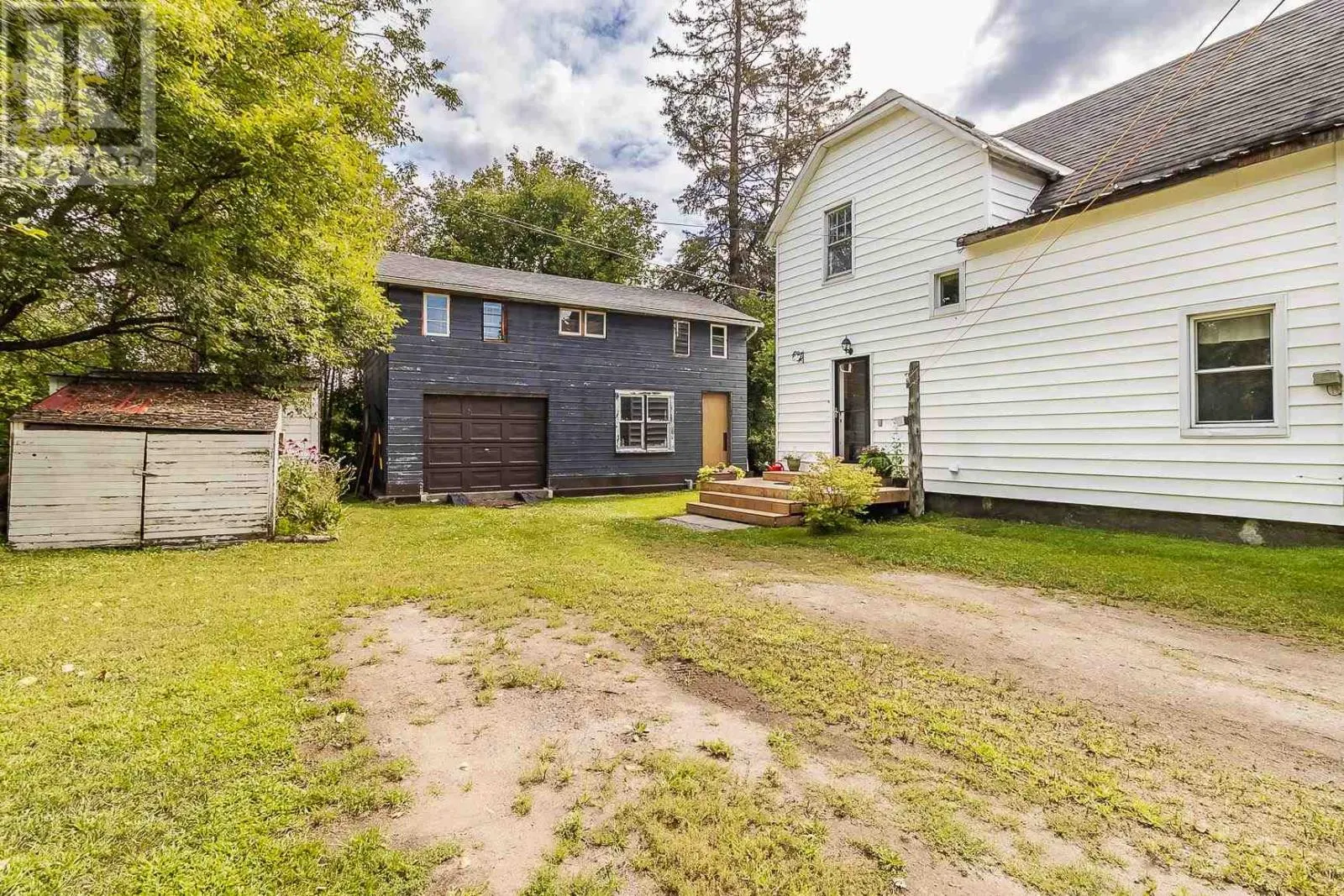 62 Dawson ST