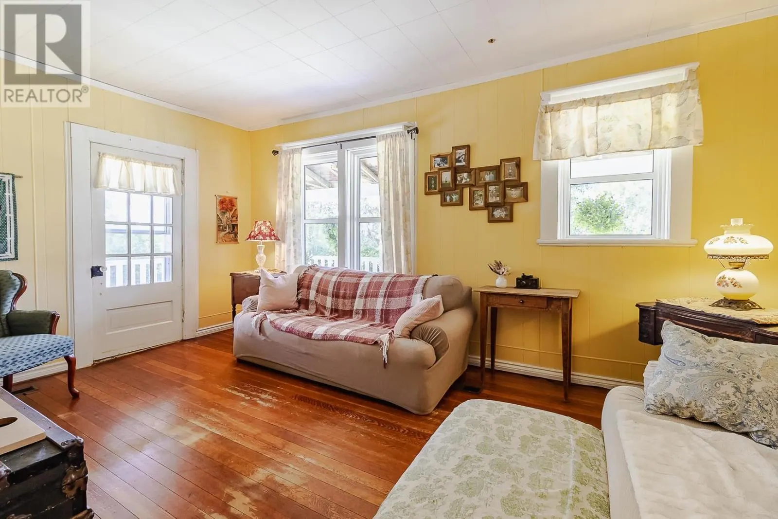 62 Dawson ST