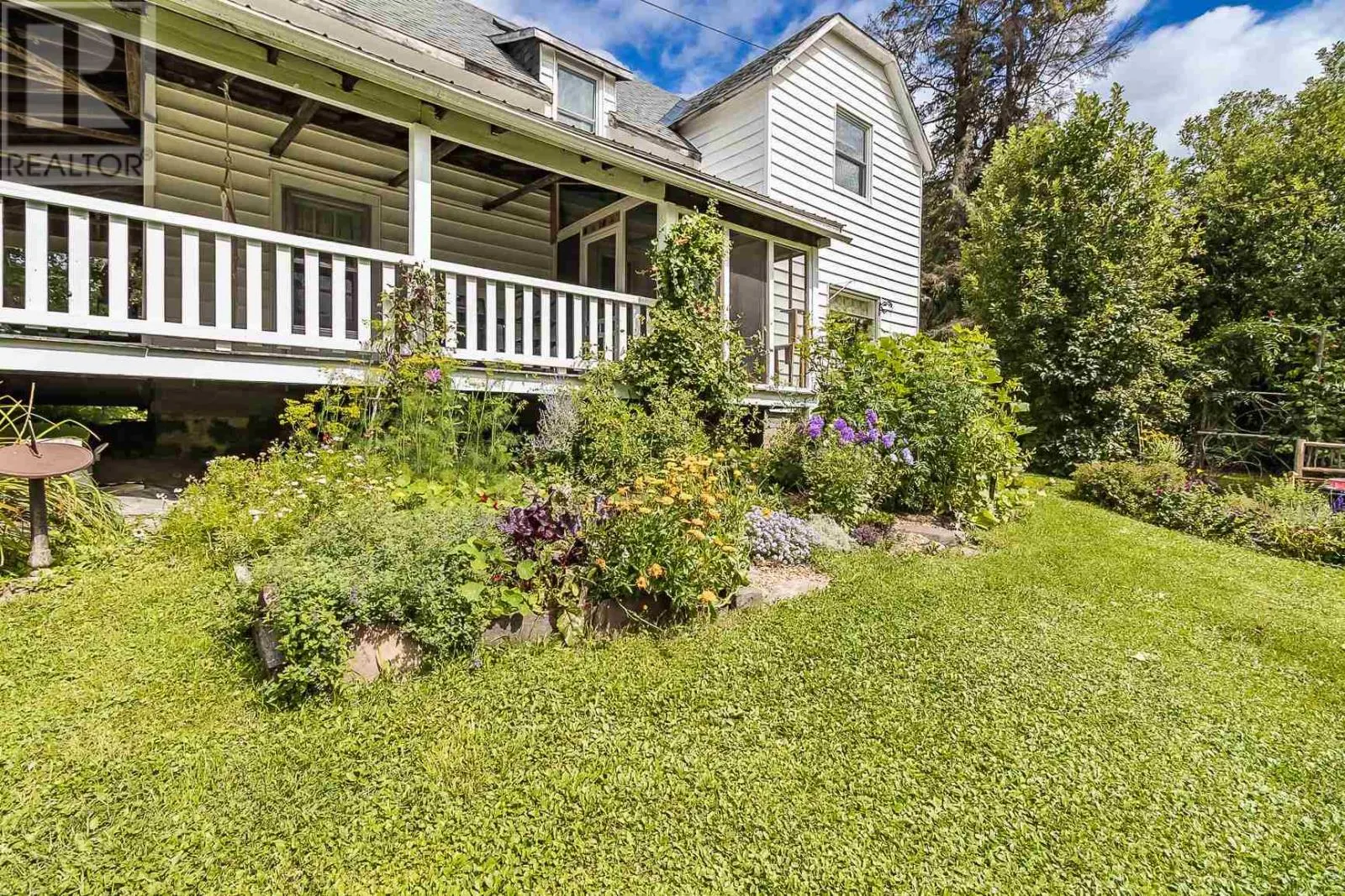 62 Dawson ST