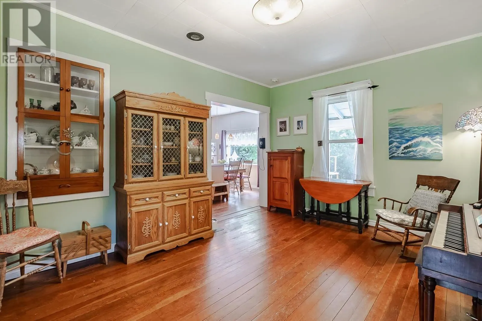 62 Dawson ST