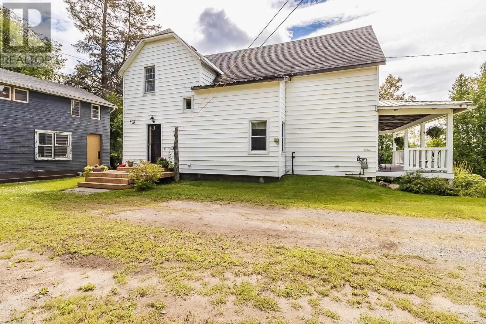 62 Dawson ST