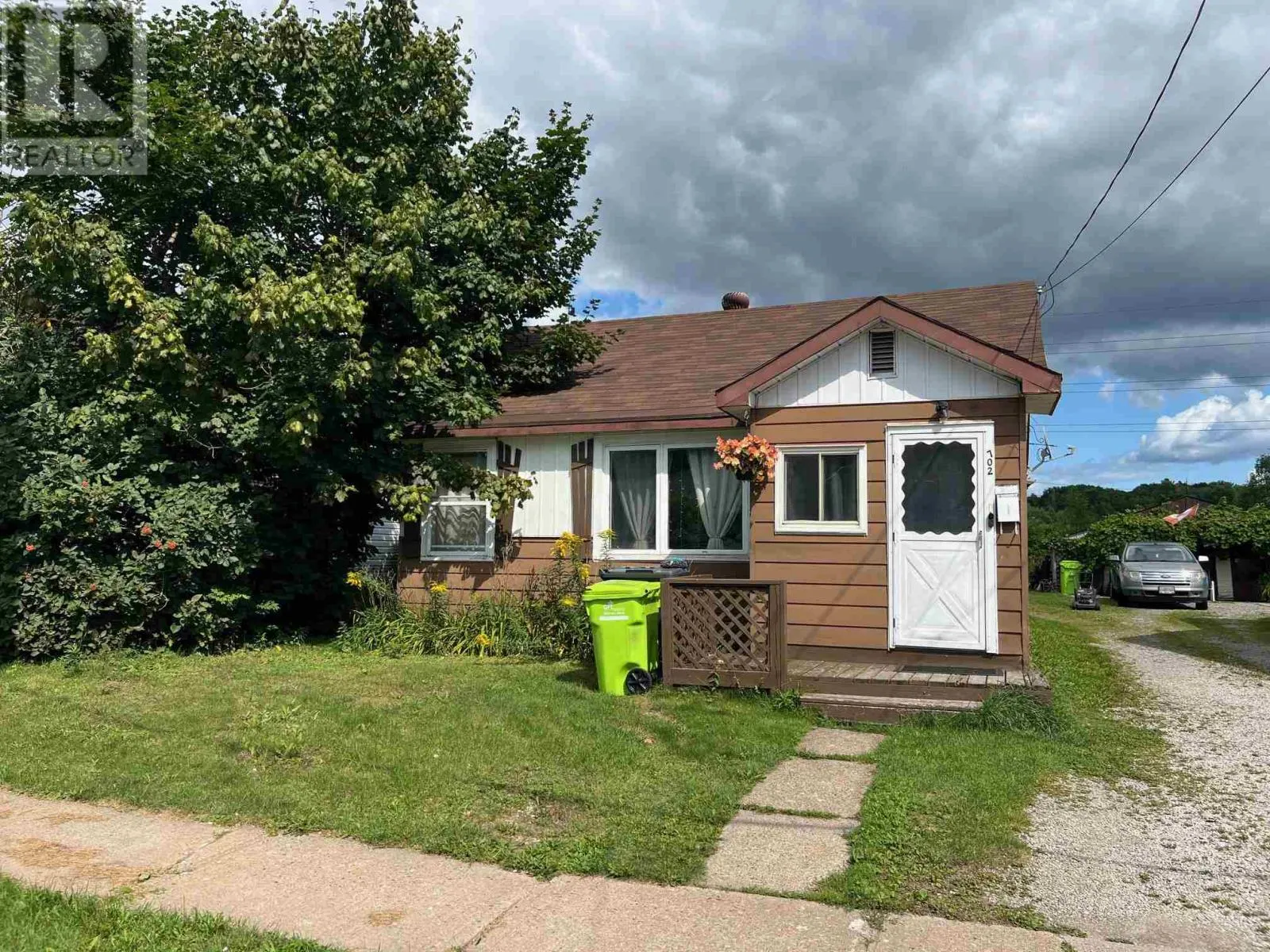 702 Lennox AVE