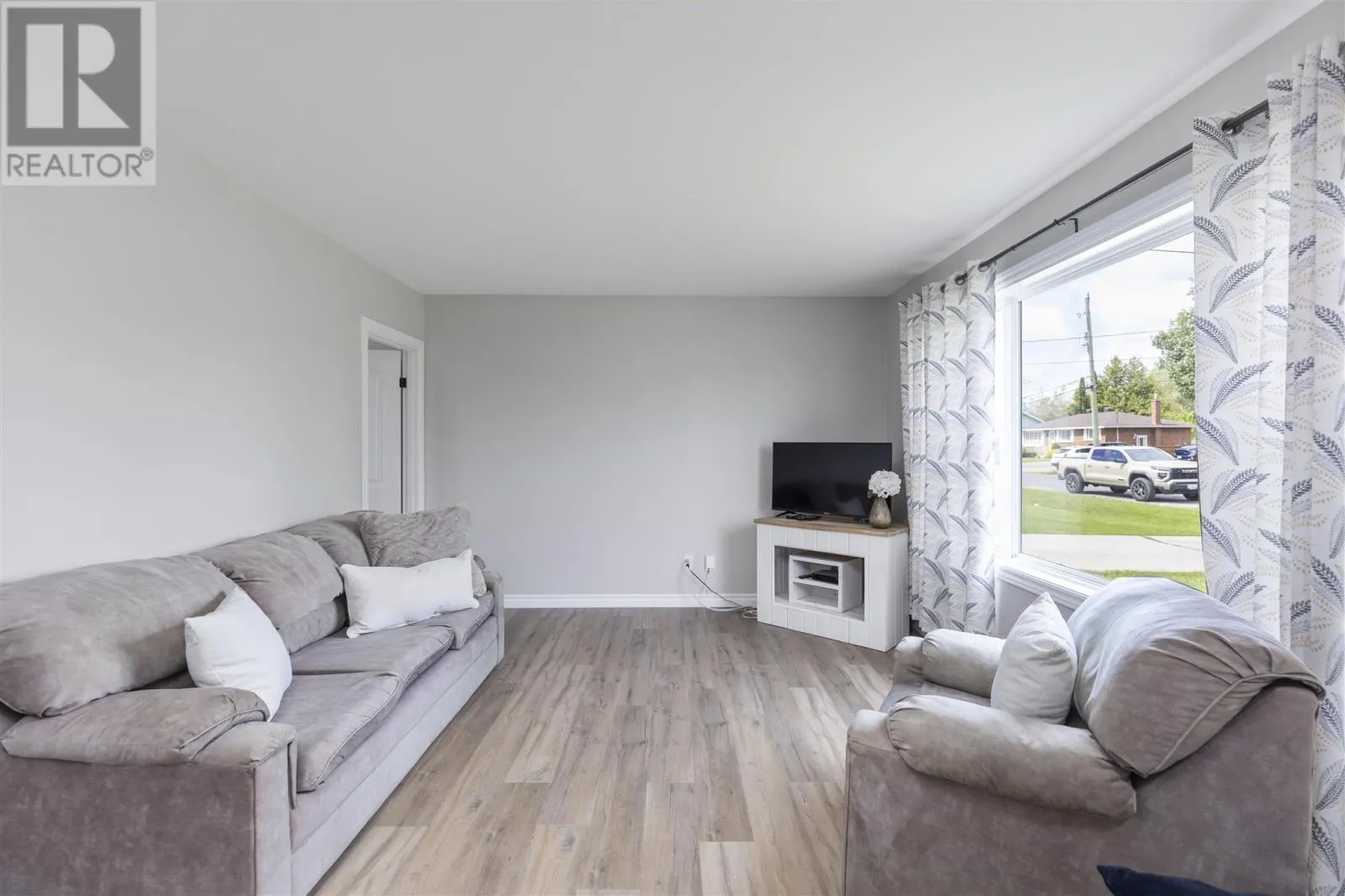 353 Doncaster RD