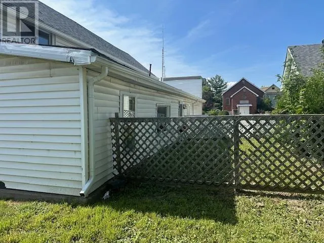 160 Bruce ST