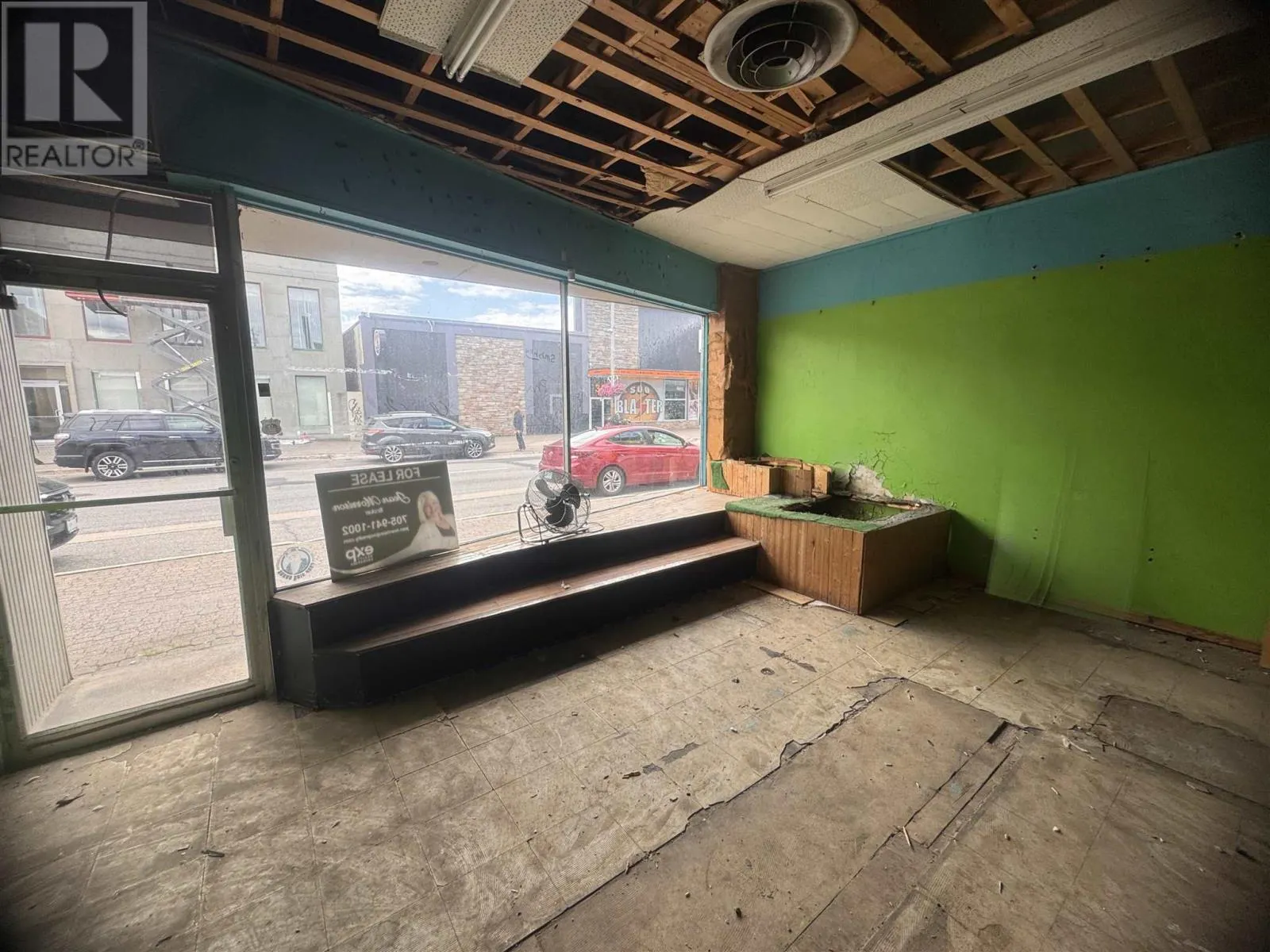 370 Queen ST E