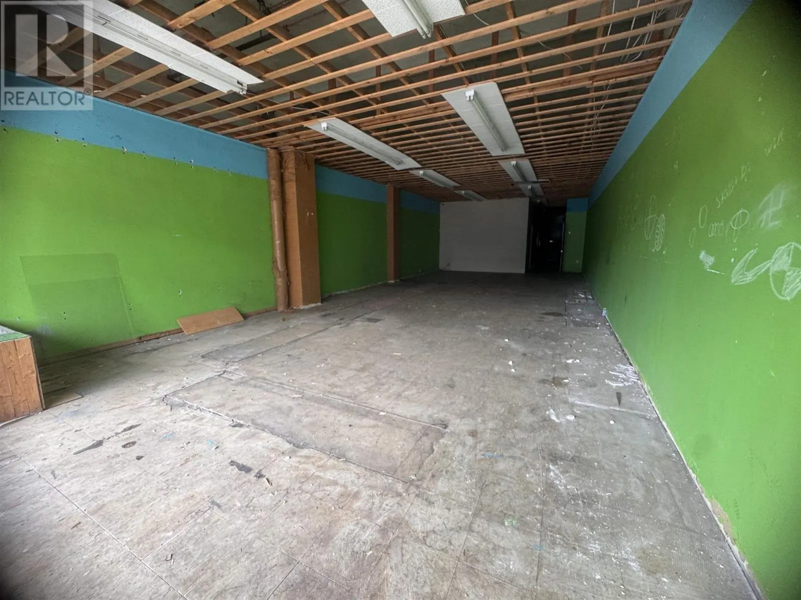370 Queen ST E
