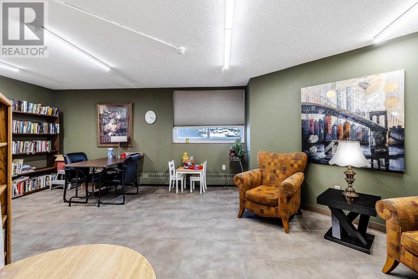1139 Queen ST E # 903