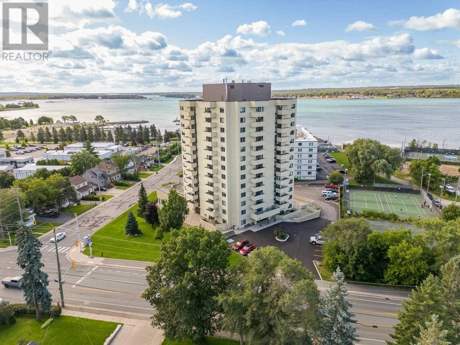 1139 Queen ST E # 903