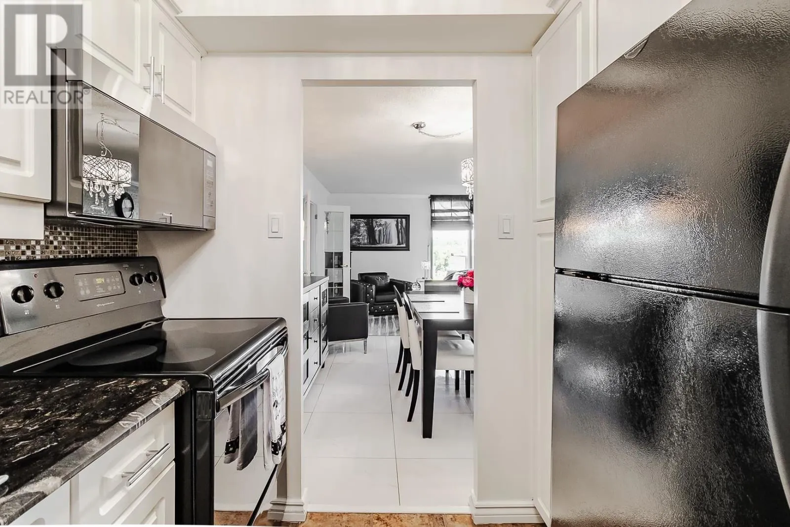 1139 Queen ST E # 903
