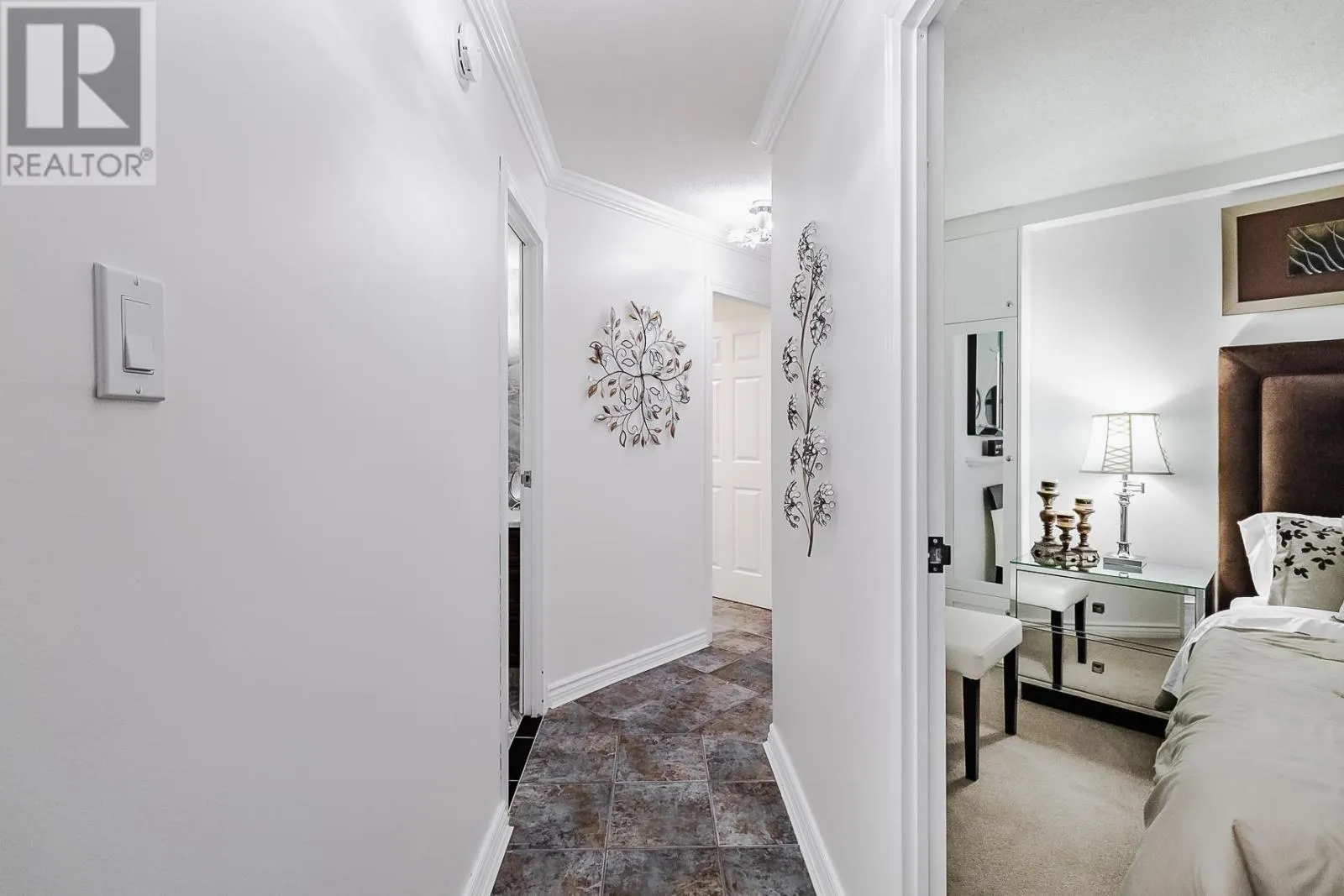 1139 Queen ST E # 903