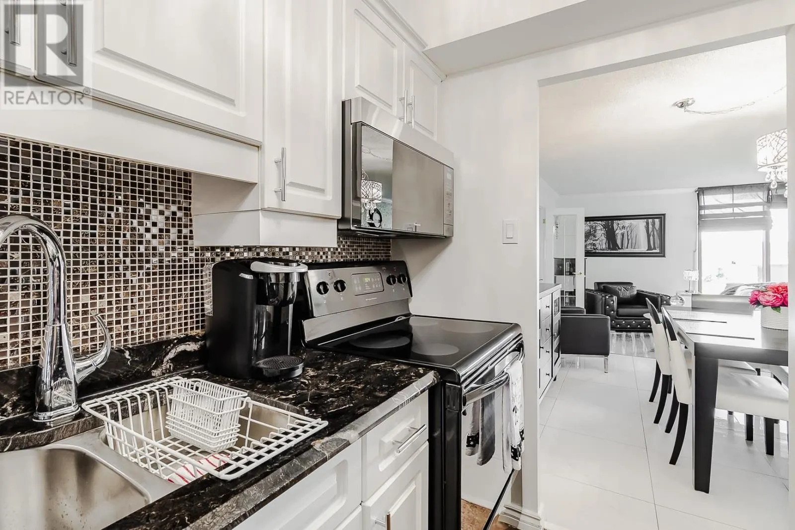 1139 Queen ST E # 903
