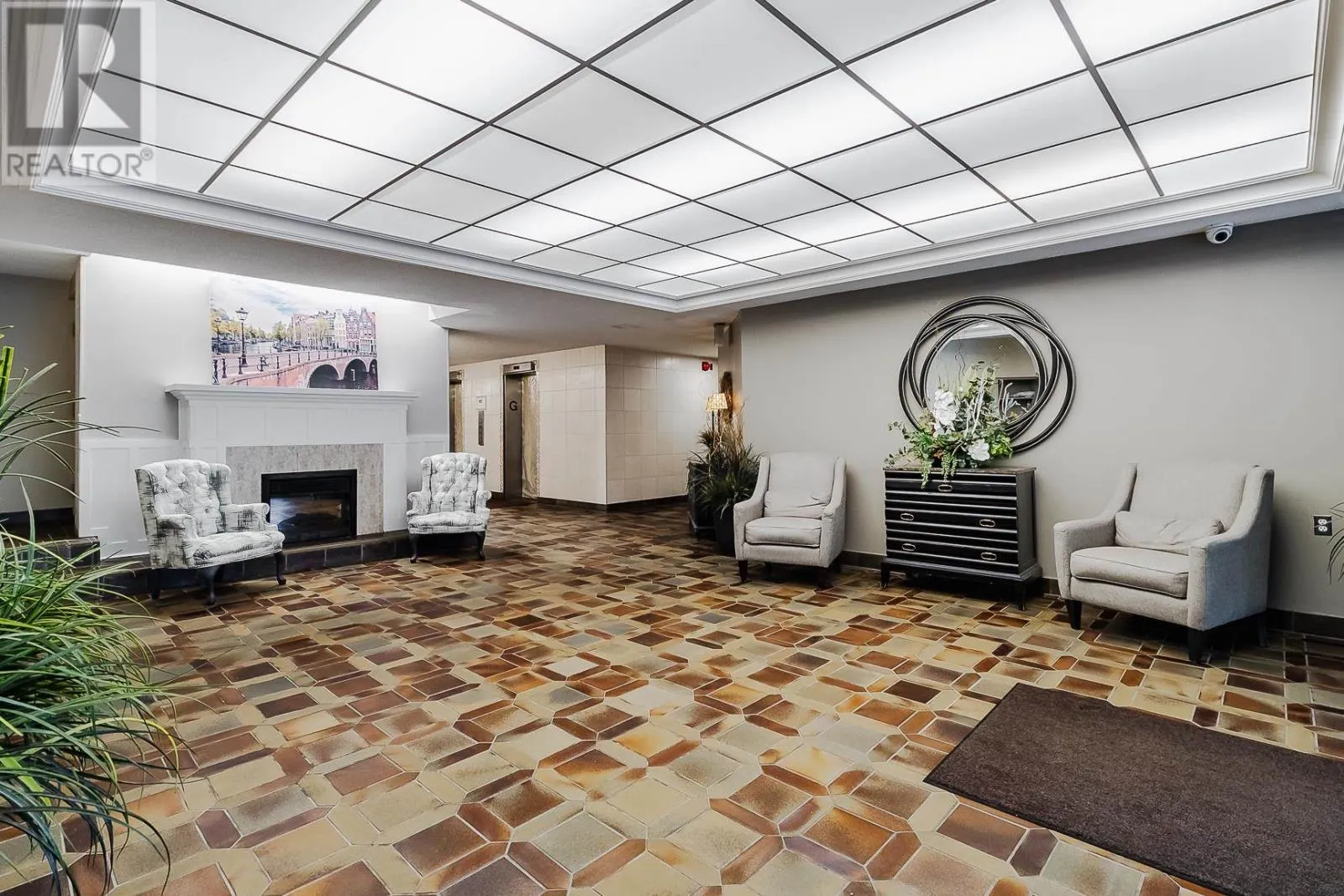 1139 Queen ST E # 903
