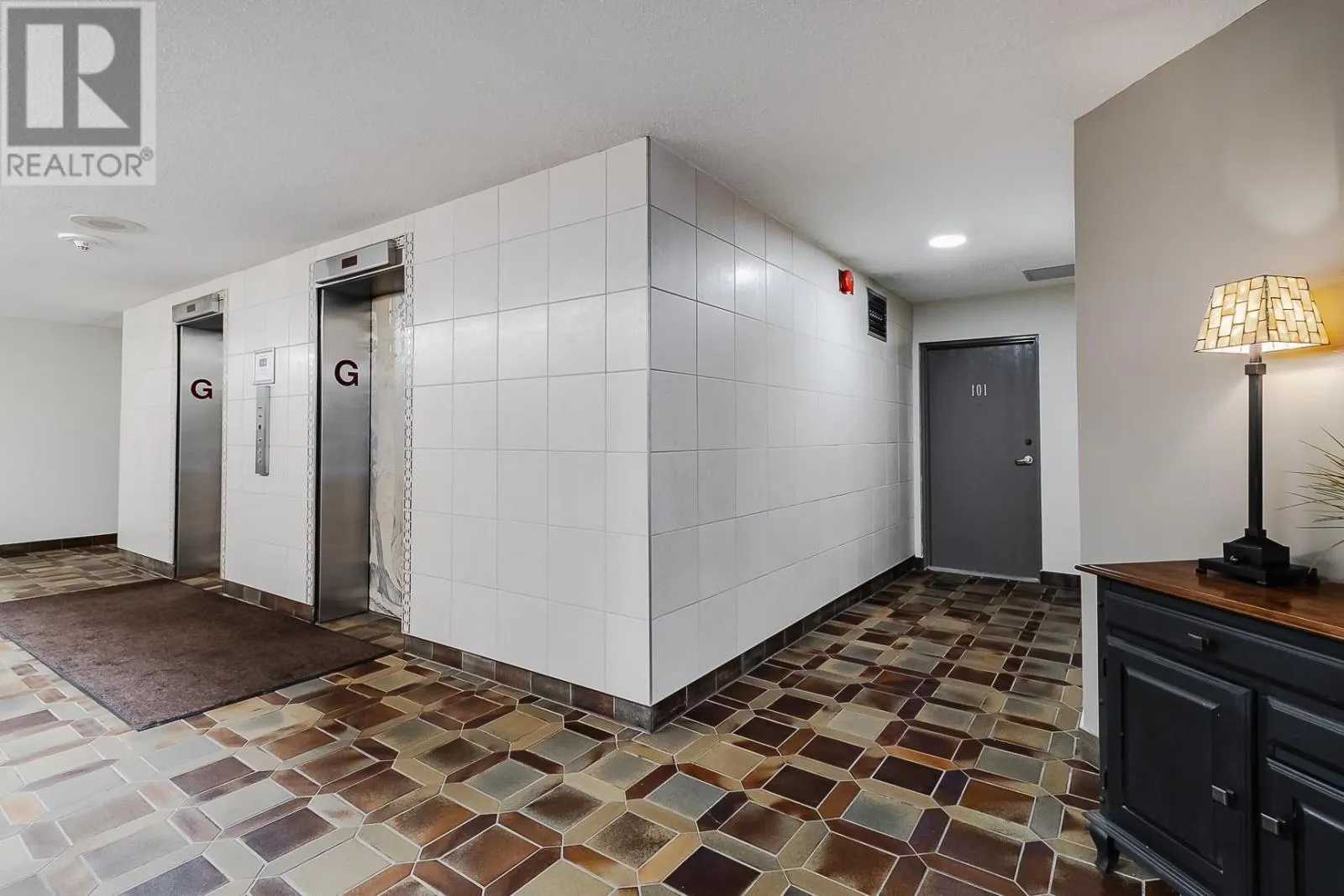 1139 Queen ST E # 903