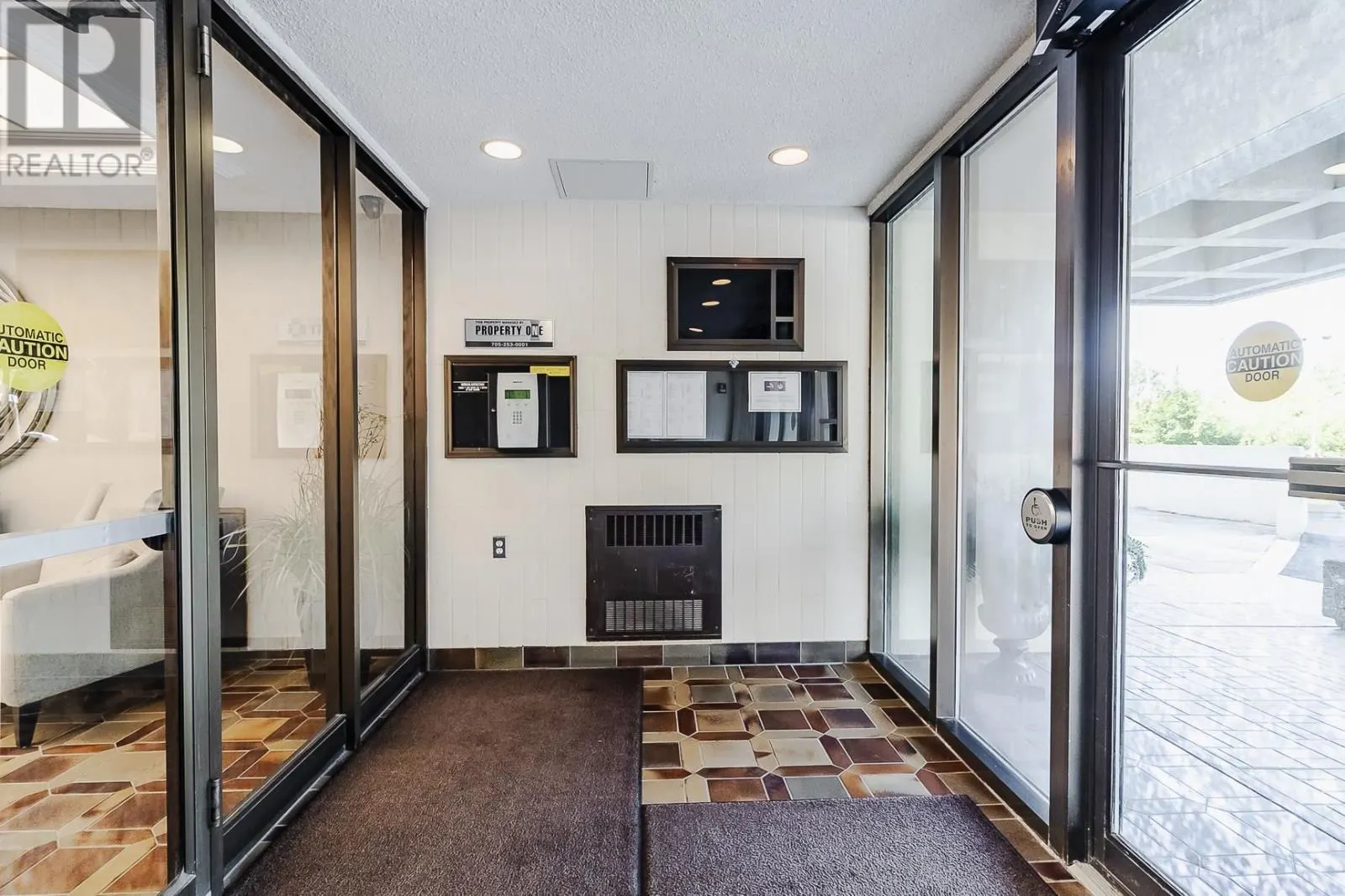 1139 Queen ST E # 903