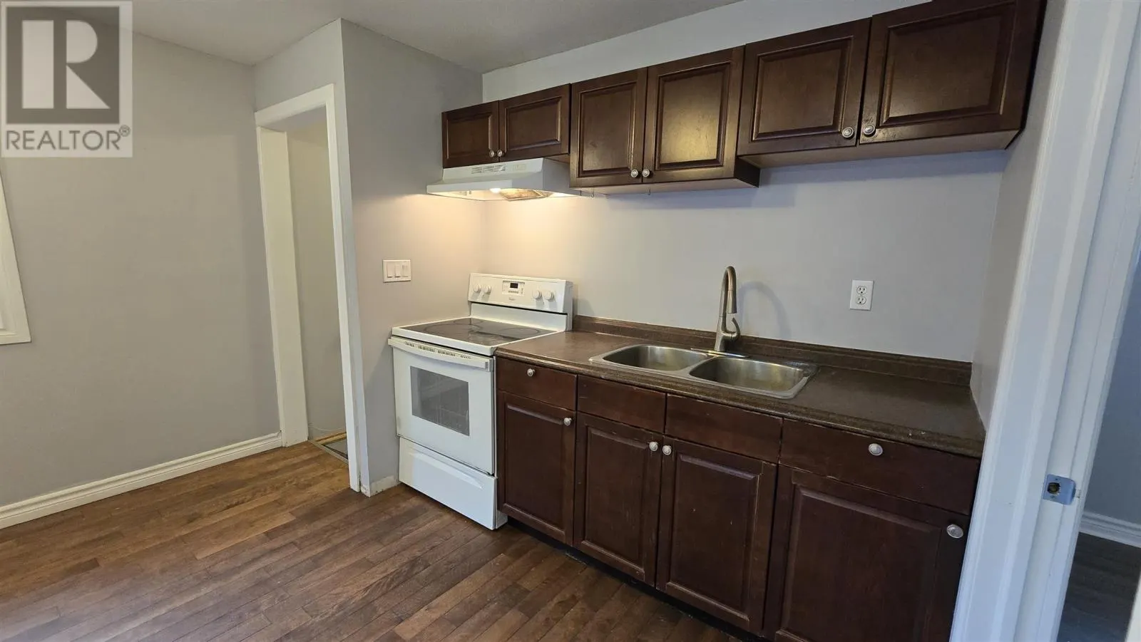 104 Wawanosh AVE