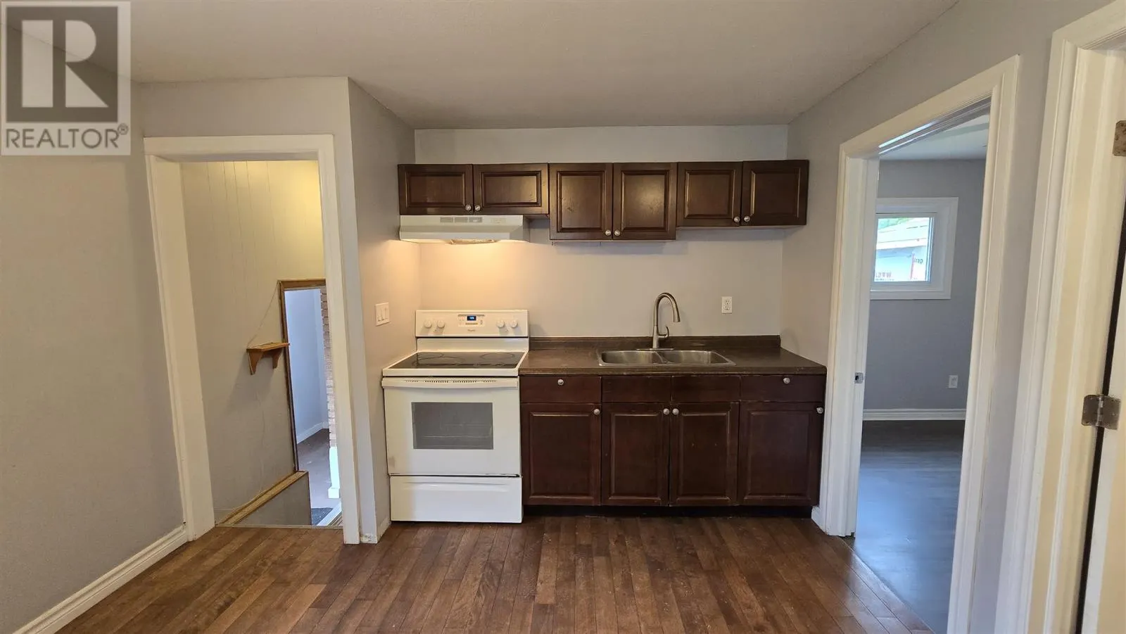 104 Wawanosh AVE