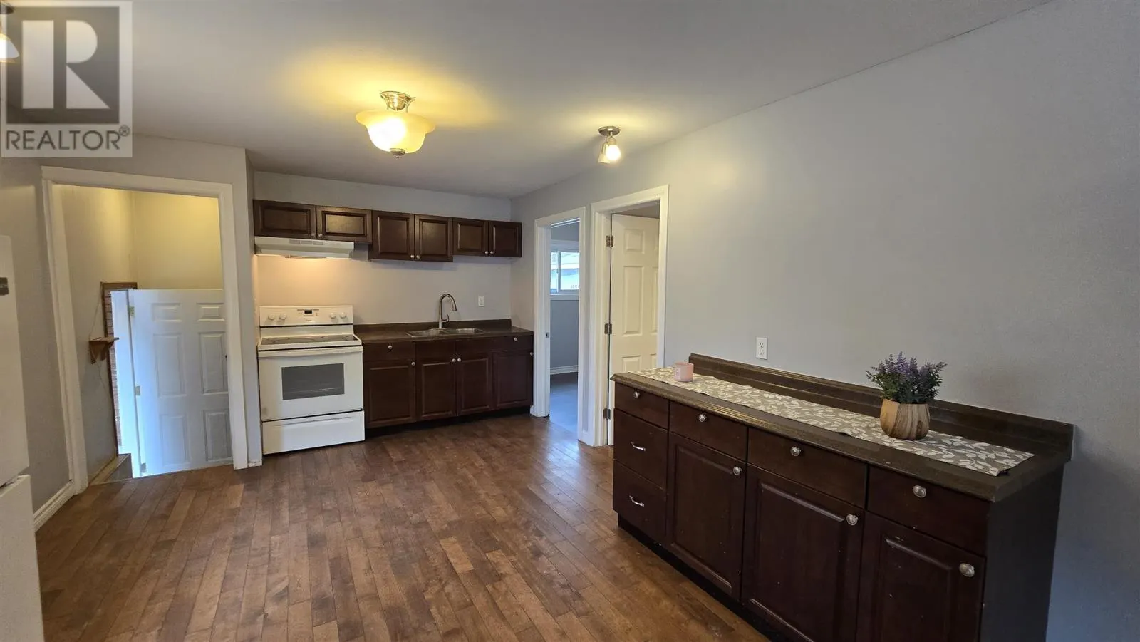 104 Wawanosh AVE