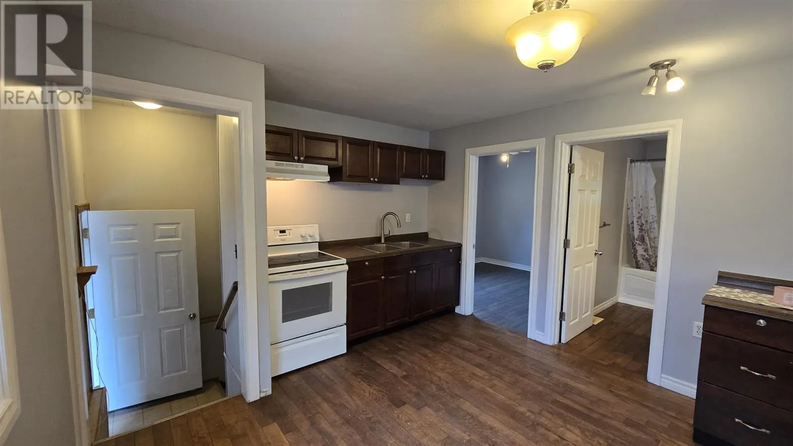 104 Wawanosh AVE