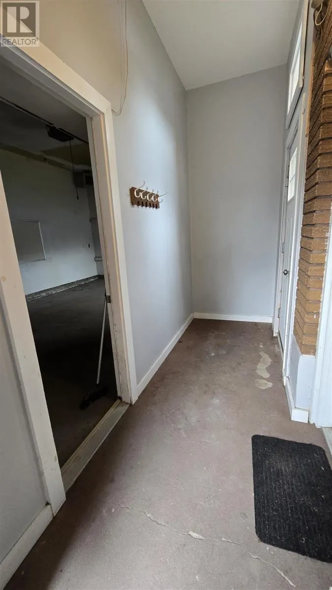 104 Wawanosh AVE