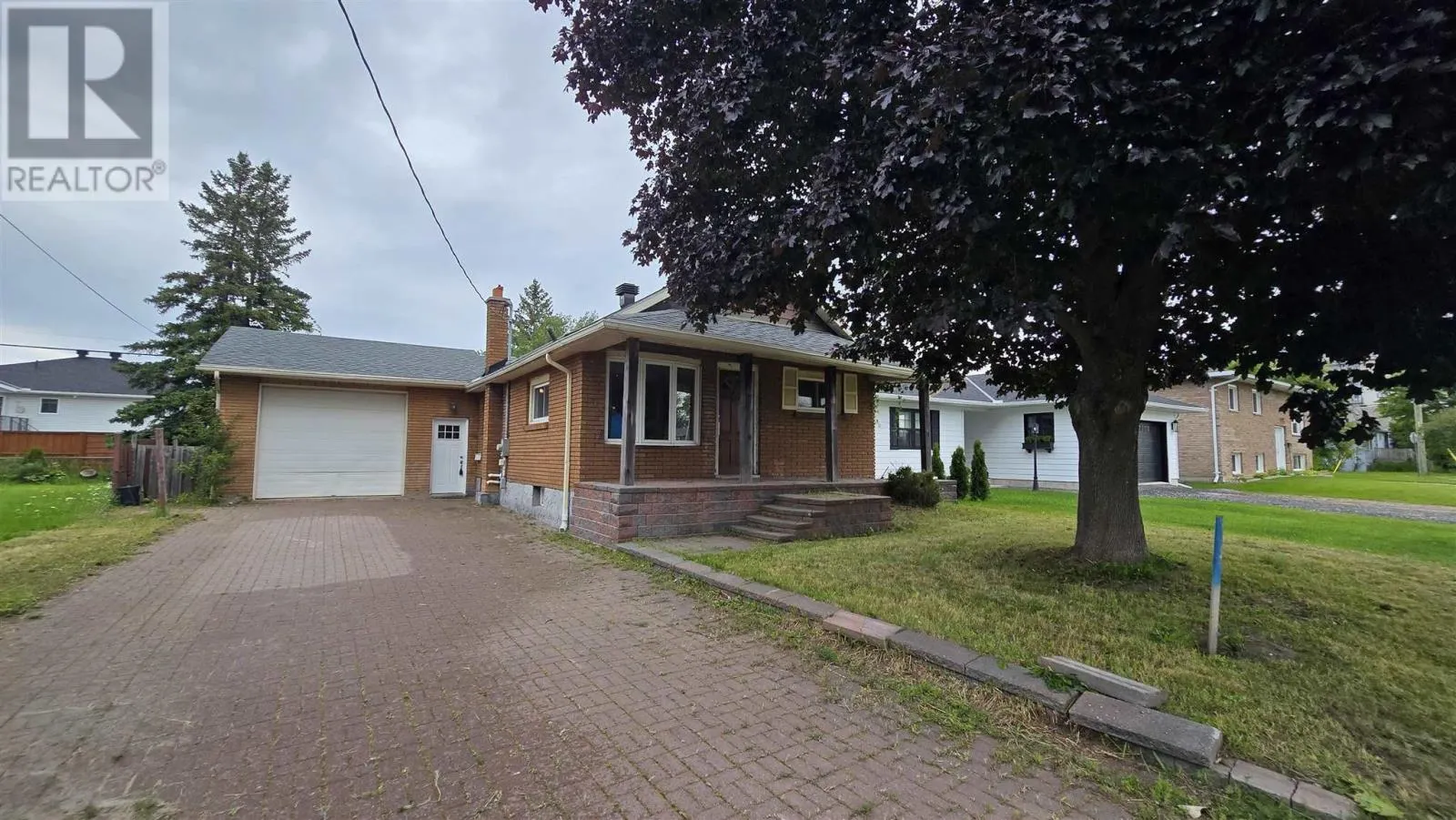 104 Wawanosh AVE