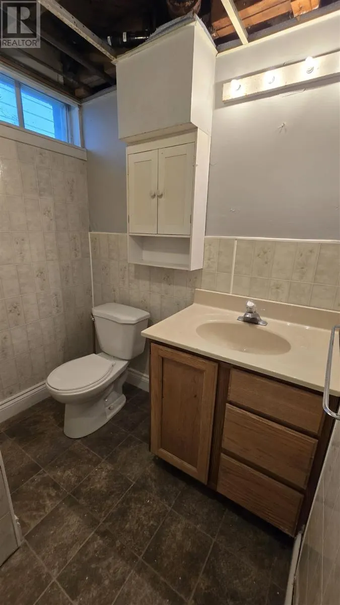 104 Wawanosh AVE