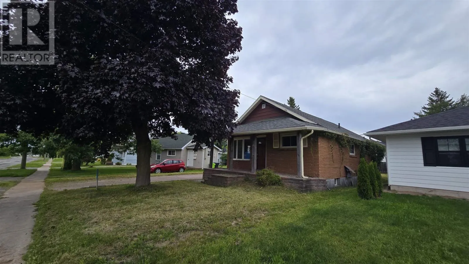 104 Wawanosh AVE