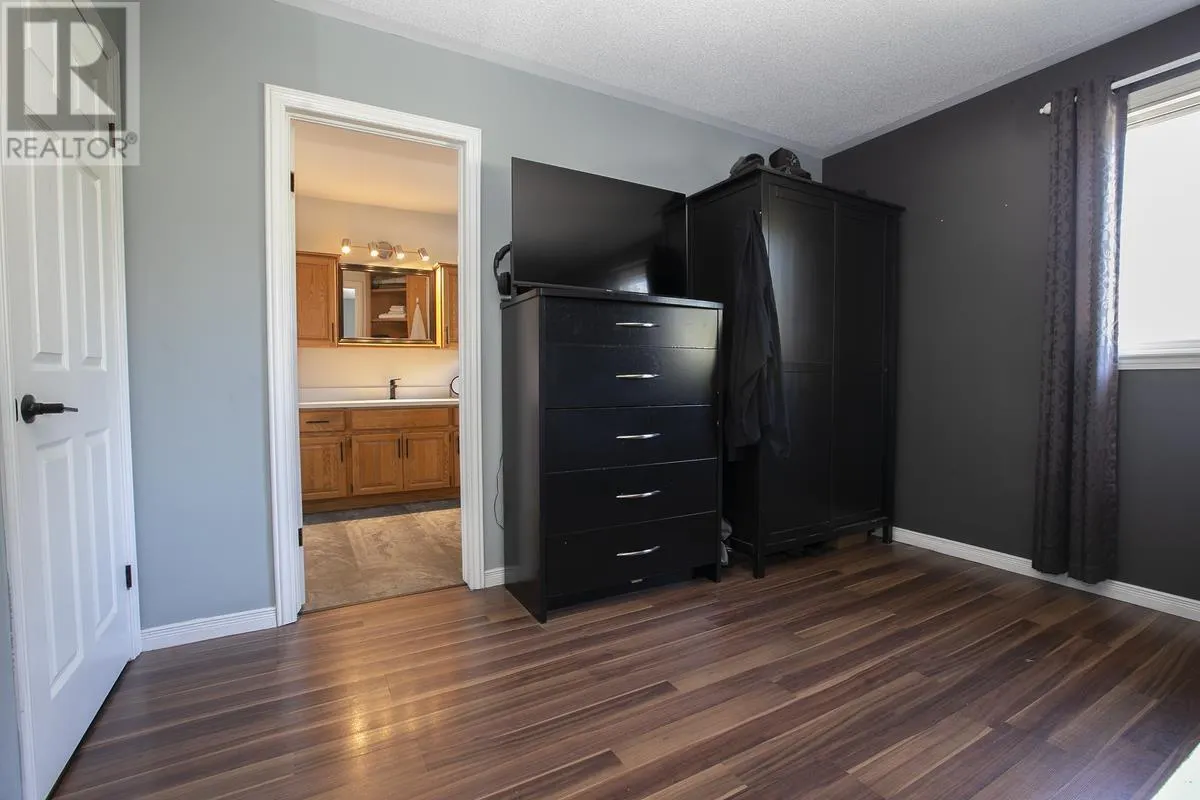 1033 Black RD