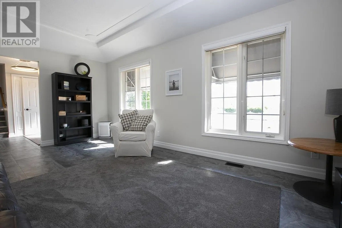 1033 Black RD