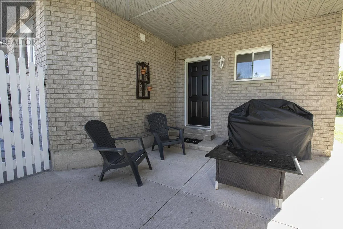 1033 Black RD
