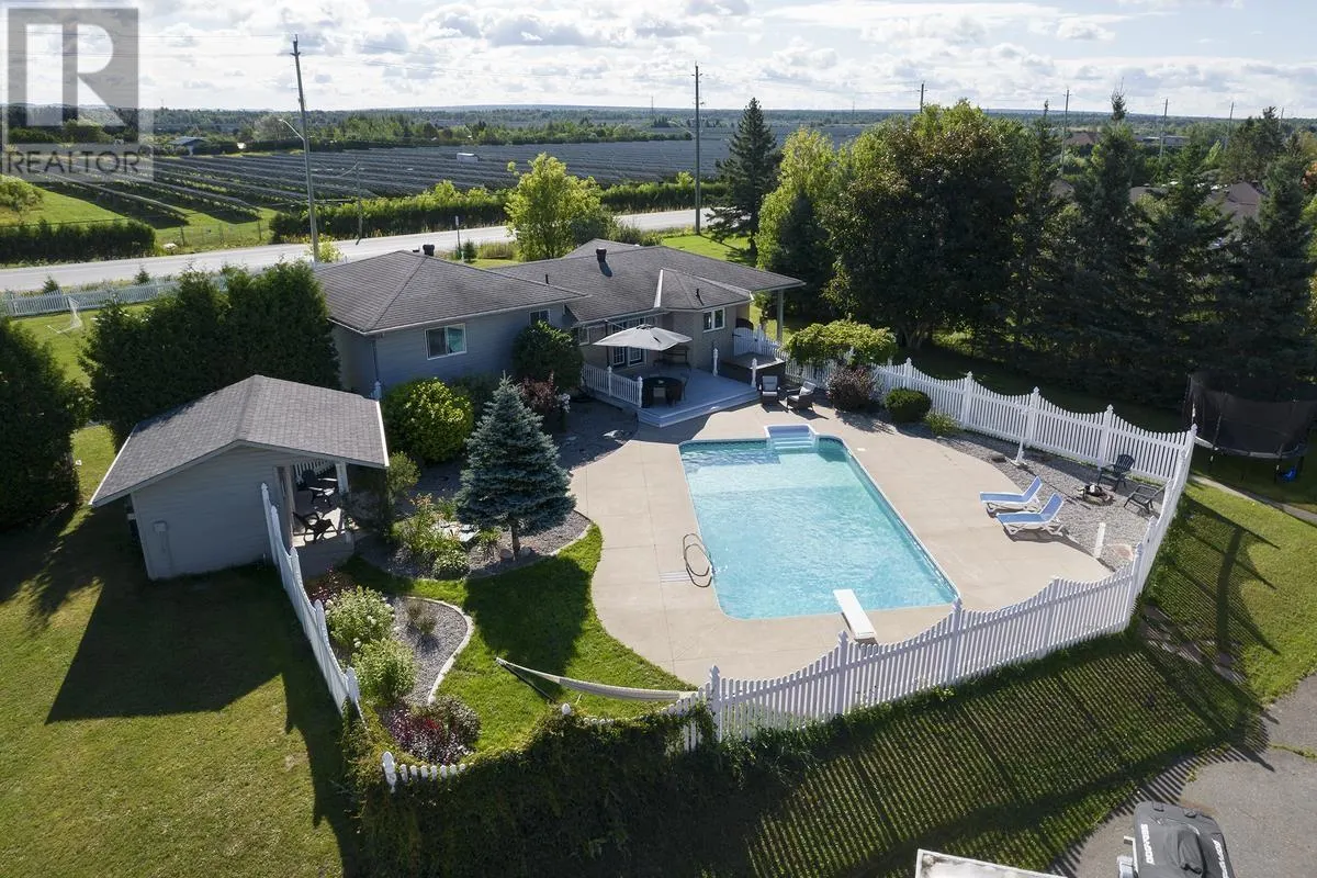 1033 Black RD
