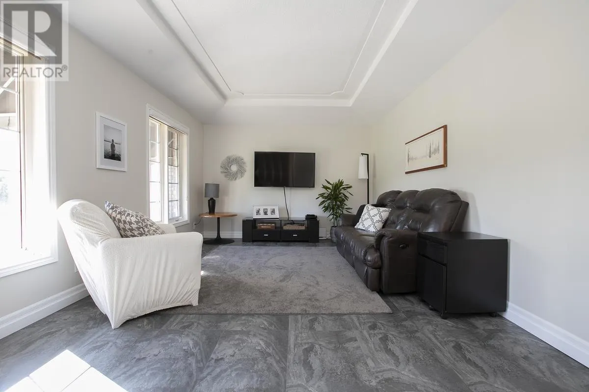 1033 Black RD