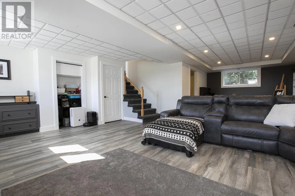 1033 Black RD