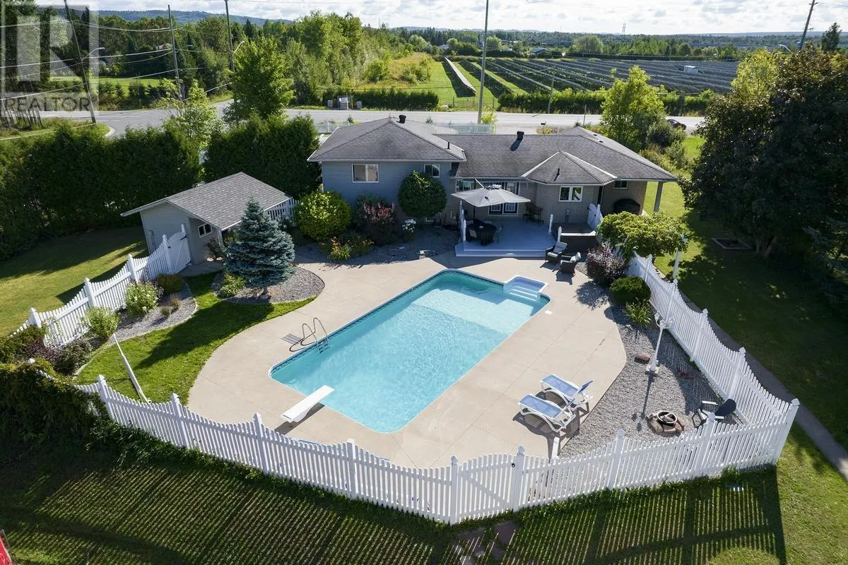 1033 Black RD