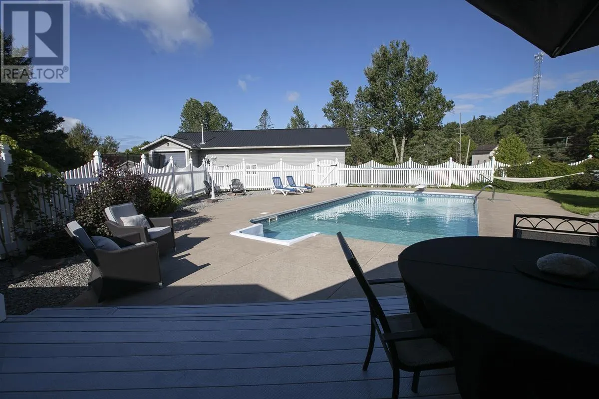 1033 Black RD