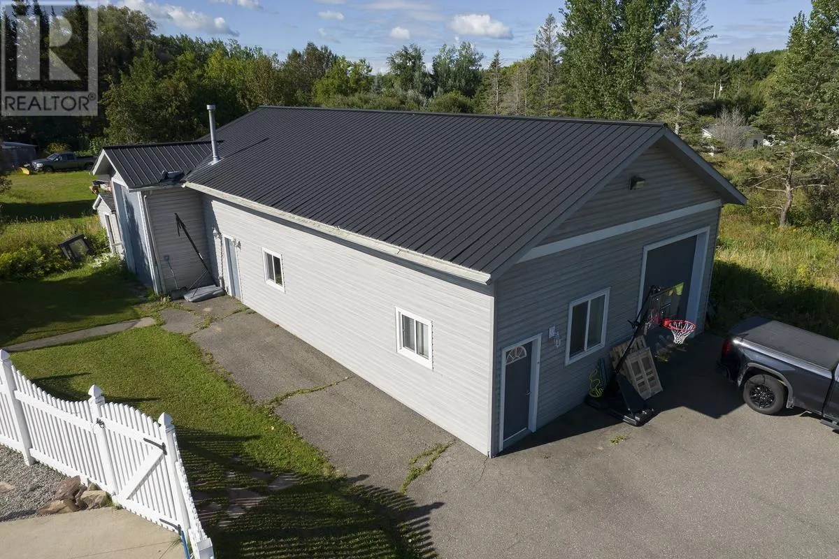 1033 Black RD