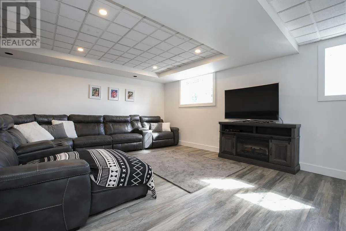 1033 Black RD