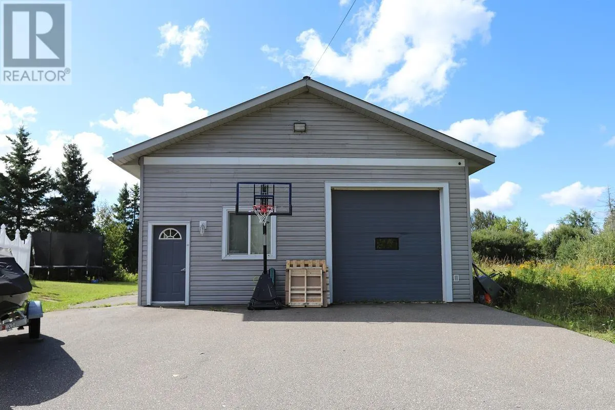 1033 Black RD