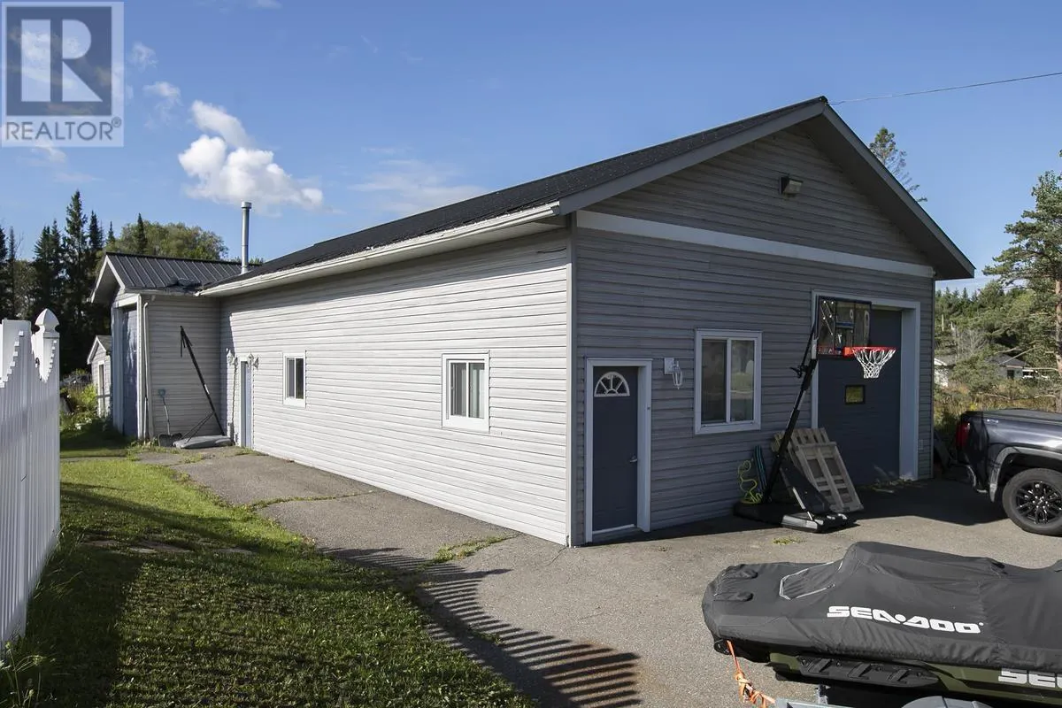 1033 Black RD