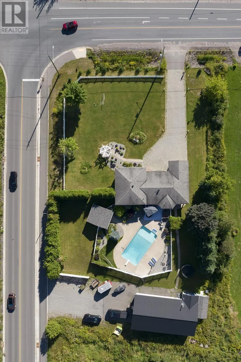1033 Black RD