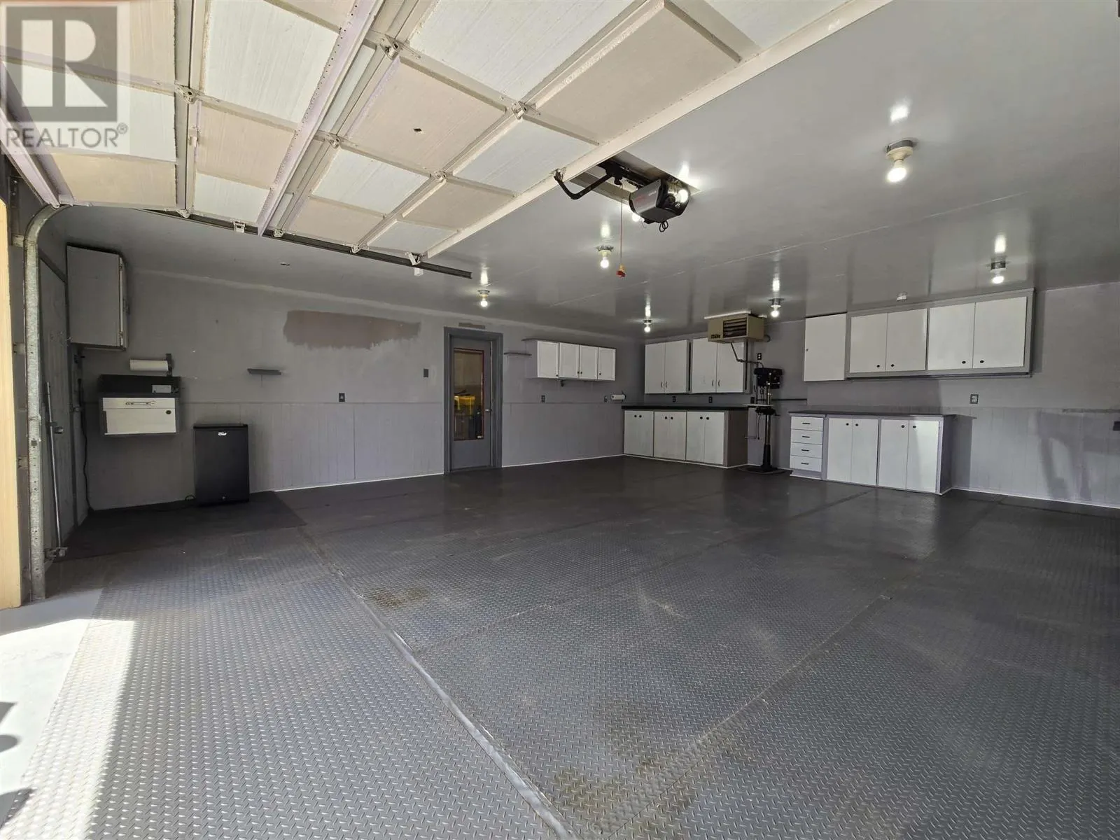 617 Boundary RD